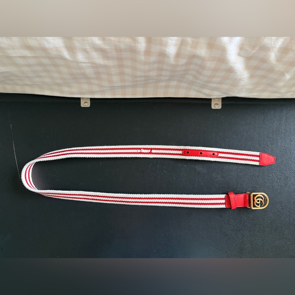 Gucci Red and White Striped Belt with Gold GG Buckle - Picture 4 of 9